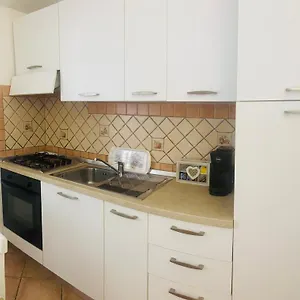 EXCLUSIVE USE- USO ESCLUSIVO - La Maison de Gioel - ENTIRE HOUSE - INTERA CASA - WITH KITCHENETTE - CON CUCININO - WITH WASHING MACHINE - CON LAVATRICE - FREE PUBLIC PARKING IN FRONT OF THE HOUSE - PARCHEGGIO PUBBLICO GRATUITO DIFRONTE ALLA CASA Appartement